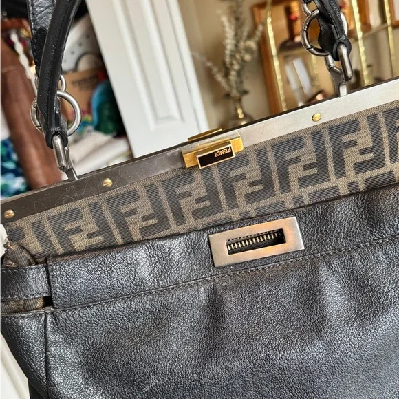 Fendi Peekaboo Large Bag in Black and Zucca Monogram Lining - Picture 2 of 11